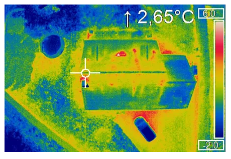 Thermographie aérienne du toit d’une maison