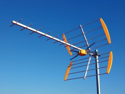 Éoliennes. Éoliennes (Éléments en hauteurs (gouttières, cheminées, chenaux, velux, antennes TV, etc.)